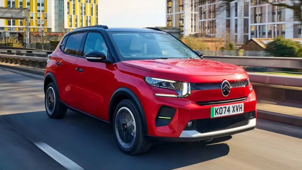 Citroën ë-C3 rouge en ville 2026